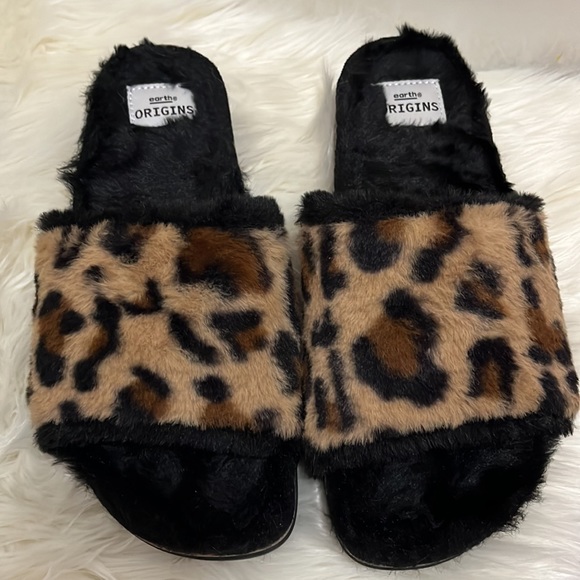 NEW! Multi color slippers from Earth Origins. - Picture 3 of 3